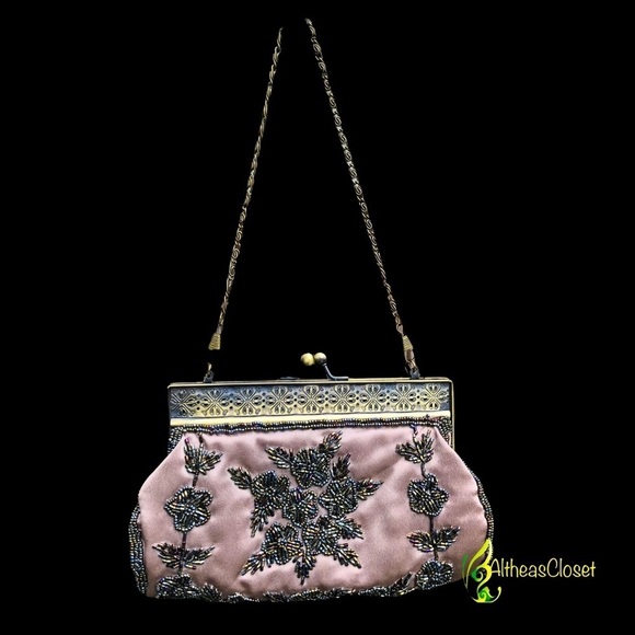 Vintage Handbags - 𝅺(SOLD) VINTAGE beaded beauty